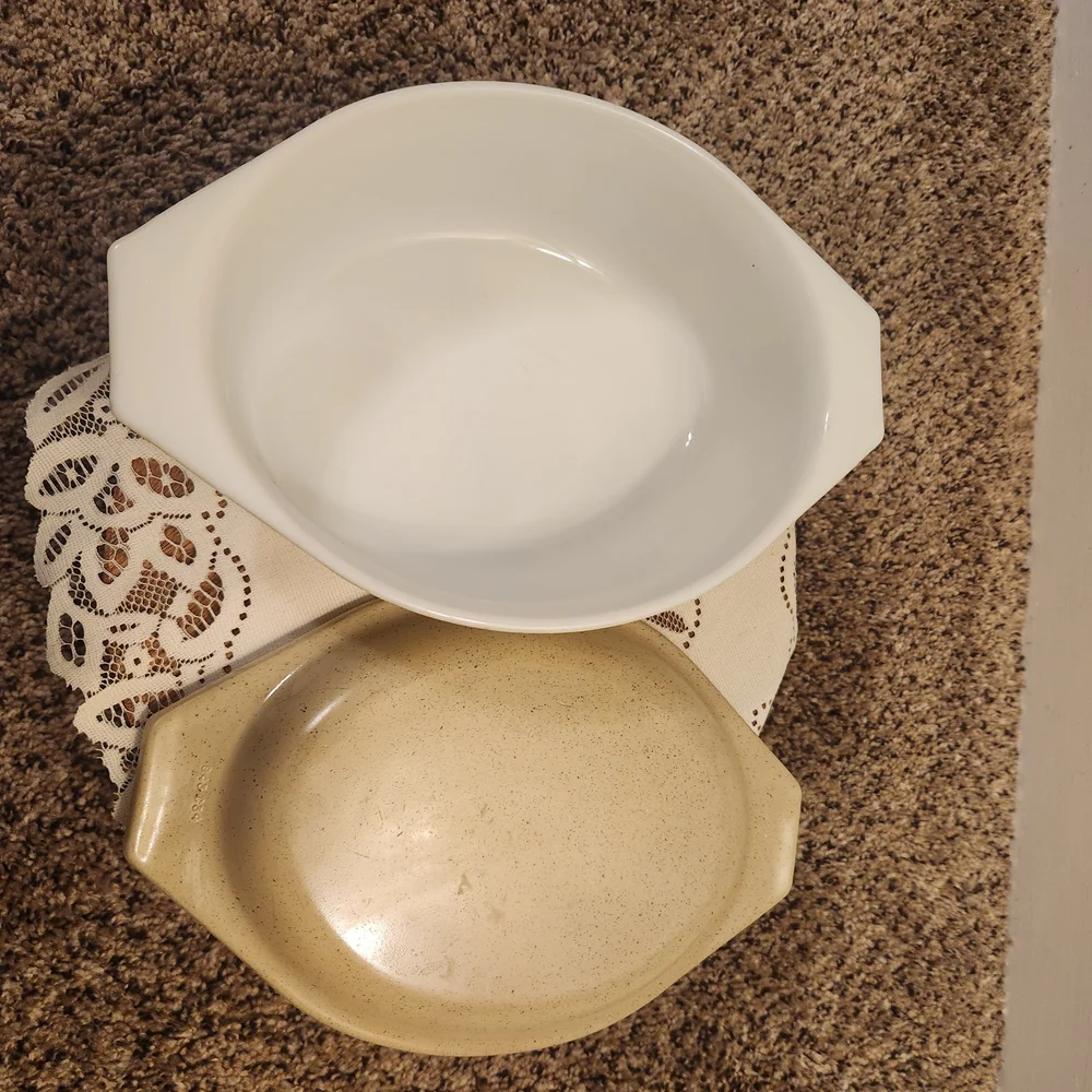 Pyrex Homestead 1.5 Quart Casserole Dish With Matching Lid